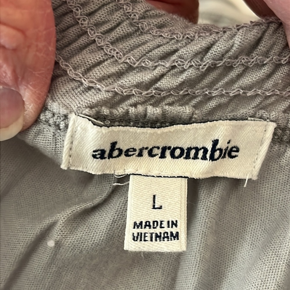 Abercrombie Gray Top with white & Gray front trim. Gathered straps & elastic Lg - Picture 10 of 13